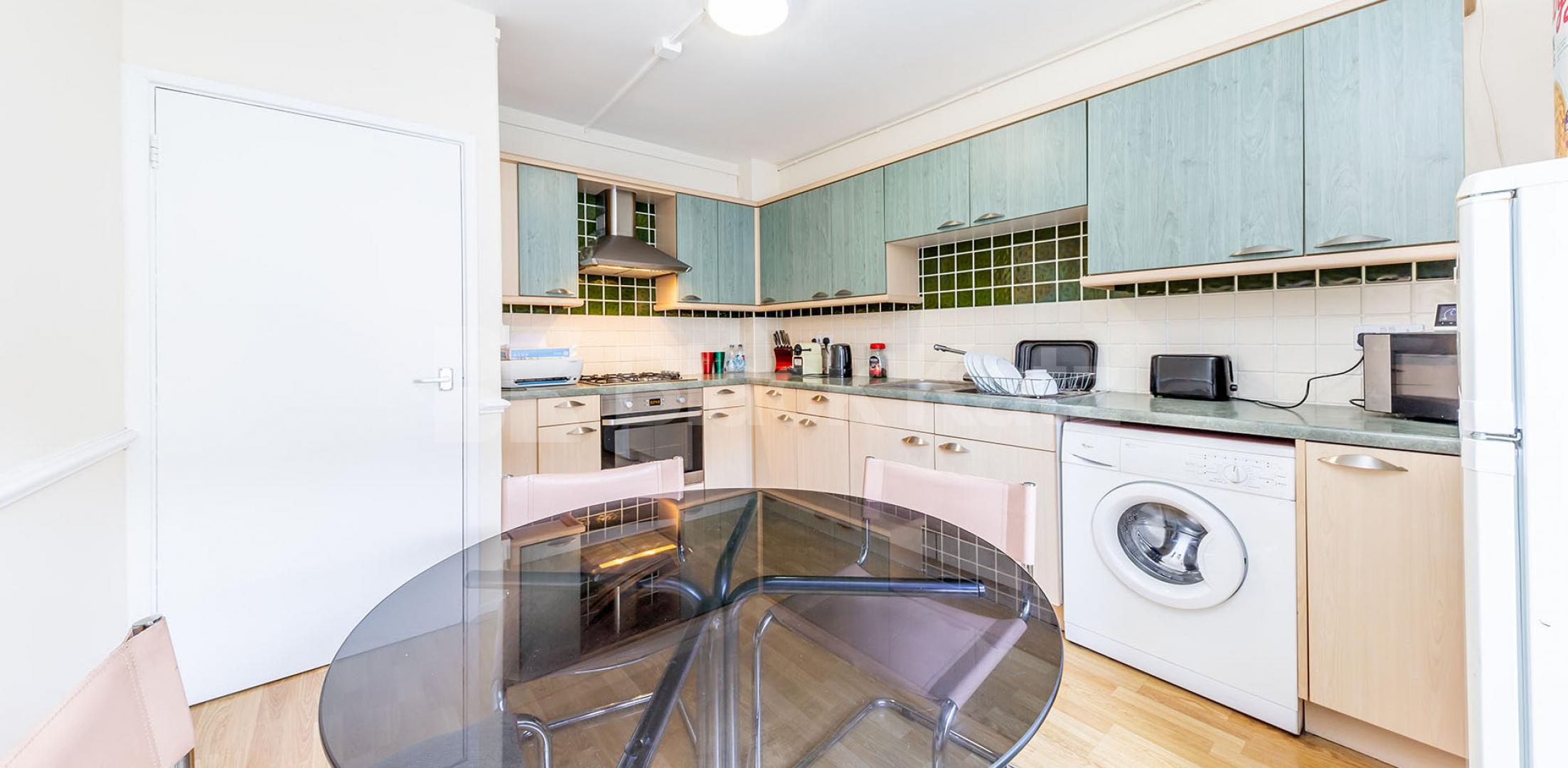 			GOOD FOR 2 SHARERS!, 2 Bedroom, 1 bath, 1 reception Flat			 Chalton Street, CAMDEN / EUSTON